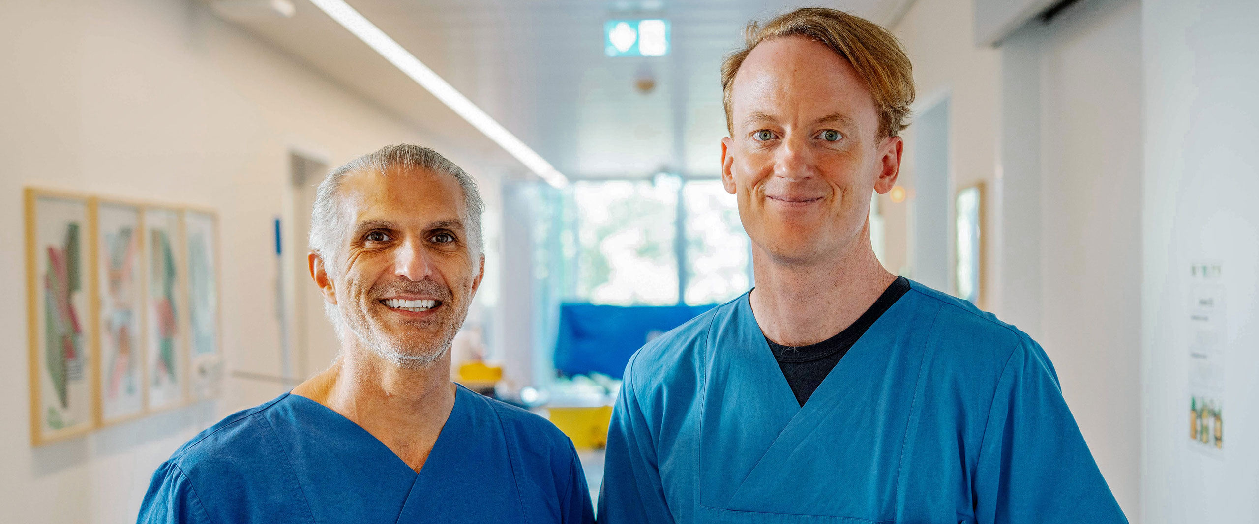 Prof. Sabir (links) und Dr. Dresbach vom Universitätsklinikum Bonn engagieren sich für die Verbesserung der Versorgung von Neugeborenen mit Sauerstoffmangel. Das am UKB initiierte Hypothermieregister vernetzt inzwischen mehr als 100 Kliniken deutschlandweit.